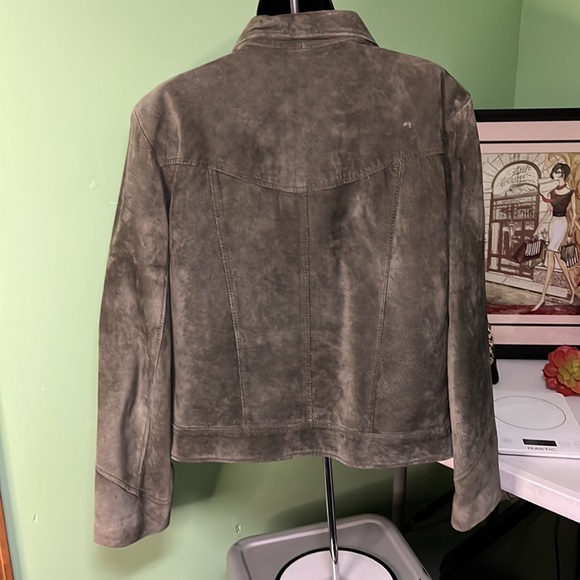 Nancy Bolen Woman’s Suede Jacket and Skirt Set - Picture 2 of 9